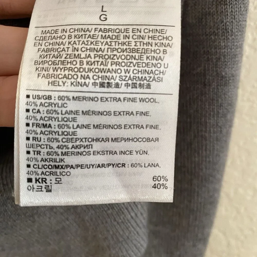 Banana Republic Men’s V-neck Slim Fit Merino Wool Gray Sweater‎ Large